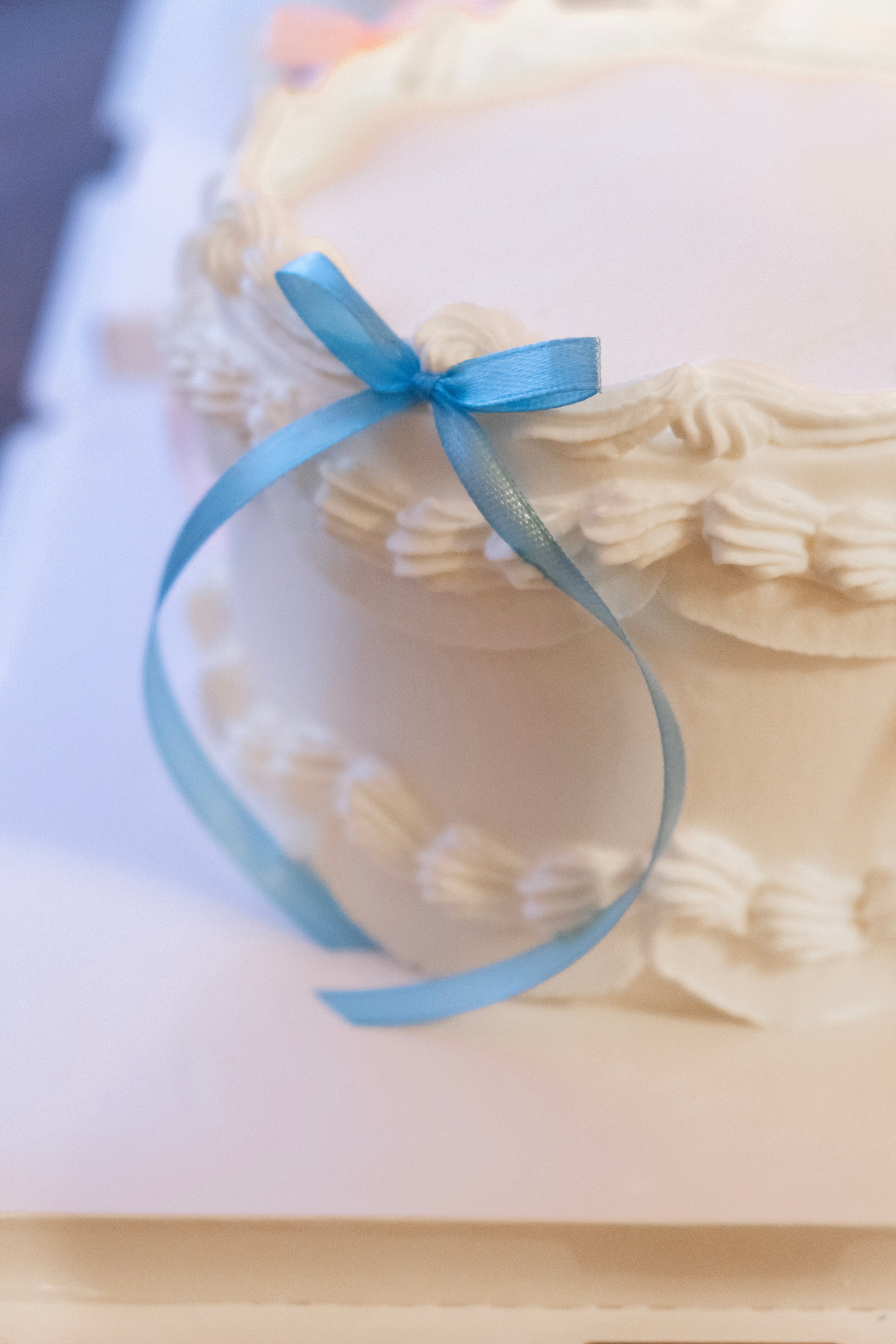 [gender reveal] baby ribbon cake
