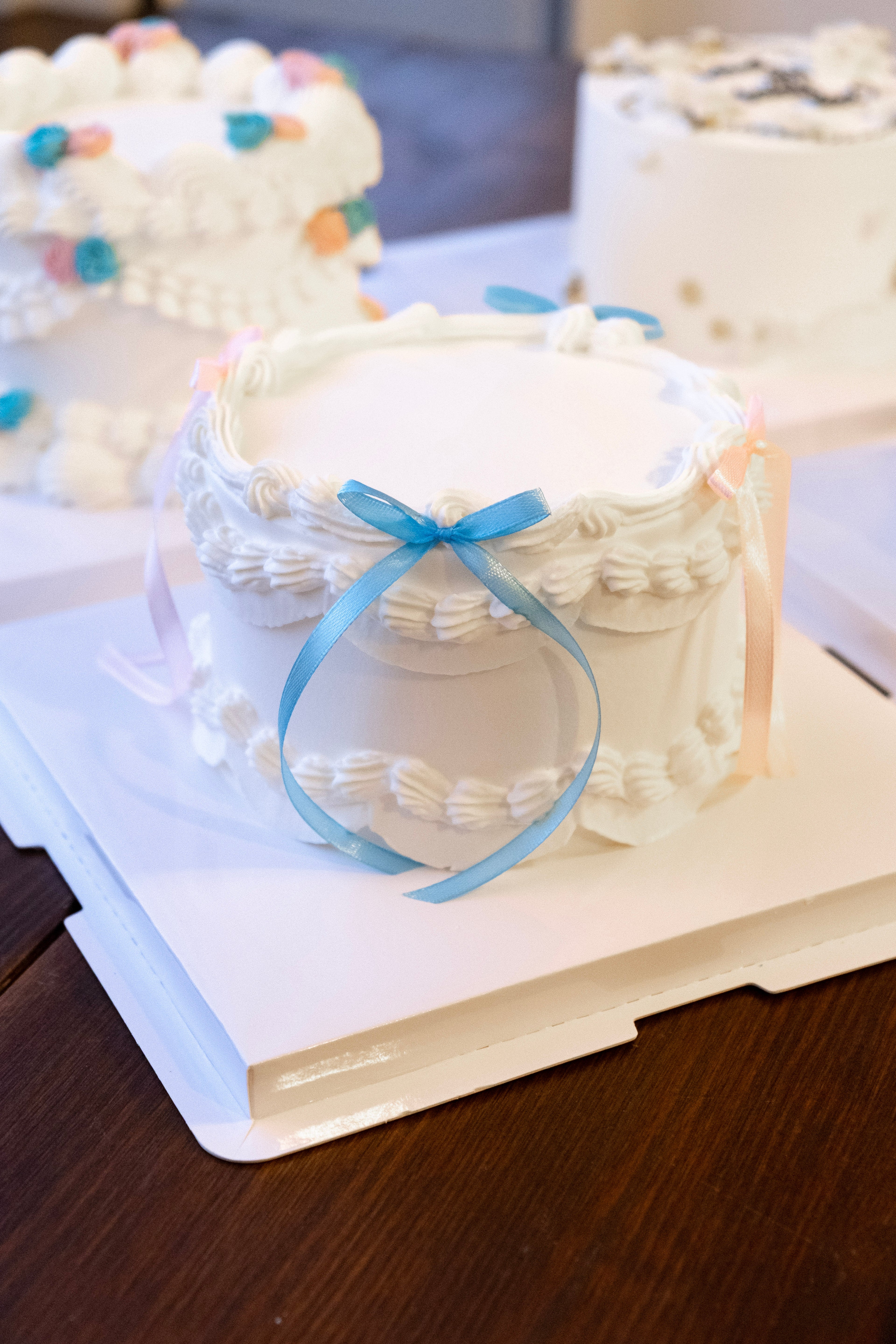 [gender reveal] baby ribbon cake