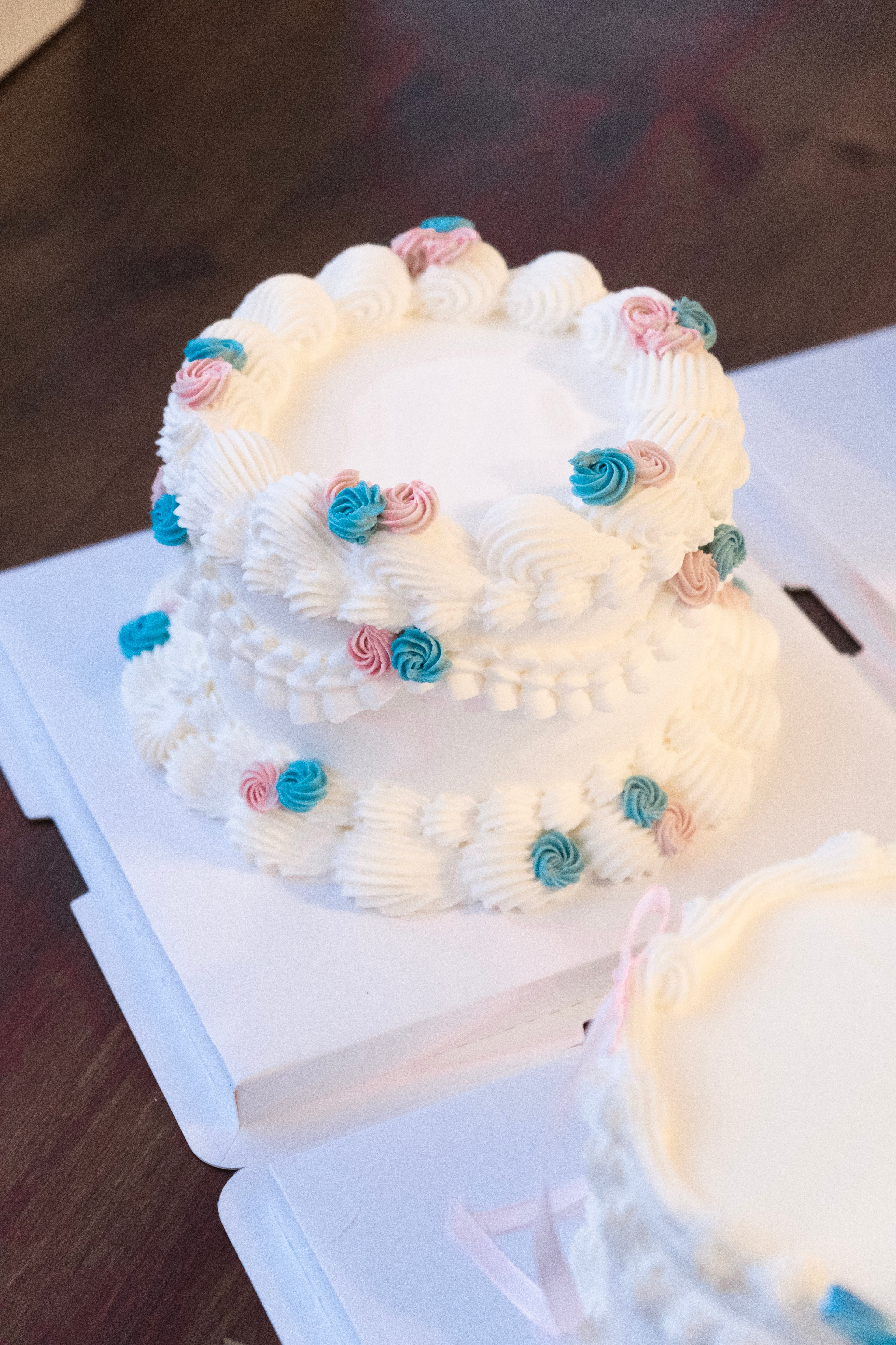[gender reveal] baby flower cake