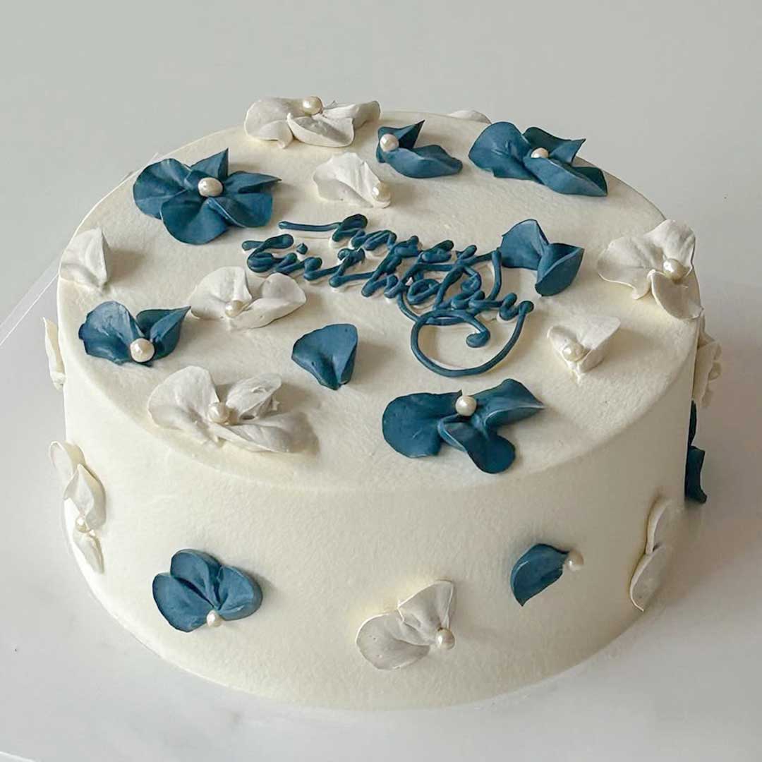 krémový květinový dort